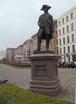 Ziethenplatz, Denkmal Hans Carl von Winterfeldt, aufgenommen am 06.12.2011