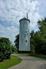 Eriskirch am Bodensee, der 1955 erbaute 31m hohe Wasserturm wurde 2002 stillgelegt, durch die Kunst am Turm als technisches Denkmal erhalten, Aug.2012
