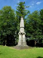 Ehingen, Denkmal am Wolferturm hoch ber der Stadt, Aug.2012