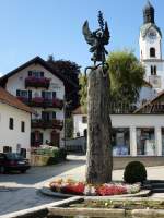 Bad Kohlgrub, das Denkmal fr die Gefallenen der Weltkriege im Ortszentrum, Sept.2014