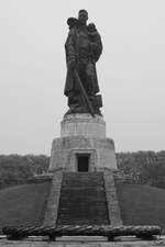 Das Sowjetisches Ehrenmal im Treptower Park (Berlin, Oktober 2013)