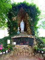 Herbolzheim, die Lourdesgrotte von 1918 an der Wallfahrtskirche  Maria im Sand , Sept.2014