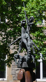Skulptur des Drachentöters St.