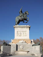 Auf dem Plaza de Oriente steht die weltweit erste Reiterstatue, bei der ein Pferd ausschlielich auf seinen Hinterbeinen steht.