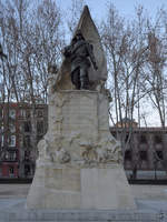 Aus einer Initiative von spanischen Frauen wurde dieses Monument zum Ruhm des Soldaten Luis Noval auf dem Plaza de Oriente errichtet.