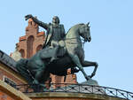 Ein Reiterstandbild des polnischen Nationalhelden Andrzej Tadeusz Bonawentura Kościuszko ist auf der Burg Wawel zu finden.