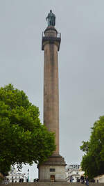 Die Duke of York Säule wurde im Jahr 1832 fertiggestellt und die Statue des Herzogs von York im Jahr 1834 ergänzt.