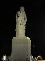 Eine Statue von William Shakespeare am Leicester Square in London.
