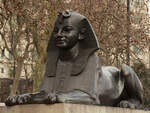 Diese in Bronze gegossene Sphinx befindet sich im Londoner Stadtzentrum in der Nhe der Themse.