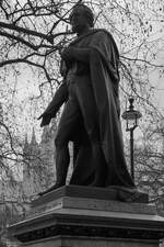 Die Skulptur des Staatsmannes und dreimaligen Premierministers des Vereinigten Knigreichs Edward Smith-Stanley (14.