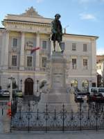Piran, frher Pirano(italienisch), Denkmal des groen Komponisten Tartini in seiner Heimatstadt auf dem gleichnamigen Platz, gleich gegenber von seinem Geburtshaus,  Okt.2004