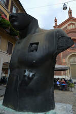 Die Bronzeskulptur  Grande Toscano  ist in Mailand zu finden.