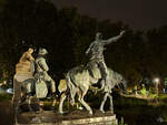 Don Quijote und Sancho Panza auf dem Weg in ein neues Abenteuer, so gesehen Anfang November 2022 an dem spanischen Schriftsteller Miguel de Cervantes Saavedra gewidmeten Denkmal auf dem Plaza de