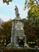 Im Retiro-Park Madrid ist das 1952 eingeweihte Kuba-Denkmal (Monumento a Cuba) zu sehen.