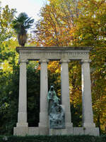 Ein Denkmal fr den spanischen Komponisten Ruperto Chap (Monumento a Ruperto Chap) im Retiro-Park Madrid.