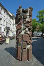 Kaiserslautern, dieses Kunstwerk steht am St.-Martins-Platz, April 2011