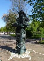 Rastatt, die Skulptur von Jrgen Goertz steht vor dem Museumstor, April 2015