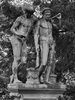 Statue, gesehen Ende April 2018 im Schlossgarten Berlin-Charlottenburg.