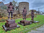 An der alten Stadtmauer in Hattingen sind diese drei Eisenmnner zu sehen.