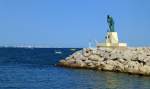 Frankreich, Languedoc-Roussillon, Hrault, Palavas-les-Flots, die Statue des Fischers von Palavas an der Mndung des Lez ins Mittelmeer, 02.08.2013