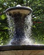 Peine, Wasserkaskaden vom Brunnen am historischen Marktplatz