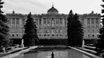 Unterwegs in den Kniglichen Grten (Jardines de Sabatini) des Palacio Real im Zentrum von Madrid.