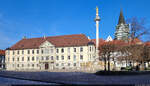 Der Residenzplatz in Eichsttt mit Landratsamt, Mariensule und Dom Mari Himmelfahrt.