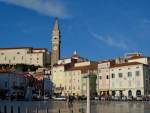 Piran, die Perle an der slowenischen Adria, Tartiniplatz mit Blick zur St.Georgs-Kathedrale, Okt.2004