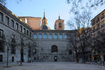  Der  Platz des Strohs  war im Mittelalter ein großer Bauernmarkt und somit einer der belebtesten Plätze von Madrid.