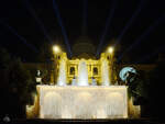 Der Wasserfall auf dem Platz der Kaskaden (Plaza de las Cascadas), so gesehen Ende Februar 2012 in Barcelona.