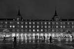 Der Hauptplatz (Plaza Mayor) von Madrid ist ein rechteckiger Platz mit einer Lnge von 129 Meter und Breite von 94 Meter.