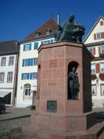 Weil der Stadt, das Kepler-Denkmal zu Ehren des hier geborenen berhmten Astronomen und Mathematikers (1571-1630), steht auf dem Marktplatz, Okt.2010