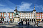 Weihnachtliche Stimmung auf dem 129 Meter langen und 94 Meter breiten Hauptplatz (Plaza Mayor) der spanischen Hauptstadt Madrid.