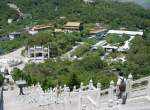 Das Po Lin Kloster auf Lantau am 03.07.2003 von der Buddhastatue aus gesehen.