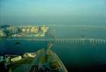 Blick vom Macau Tower in einer Hhe von 223 Metern erffnet sich ein Blick auf Stadt und Meer, hier die beiden Brcken, die vor der Hafeneinfahrt liegen (2003)