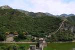 Die Groe Mauer windet sich bei Badaling den Berg hinauf.