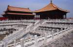 Halle der mittleren Harmonie und Halle der Wahrung der Harmonie in der Verbotenen Stadt von Peking.