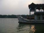 Das Marmorboot im Sommerpalast, von diesem (nicht schwimmfhigen) Aussichtsort kann man den Kunming-See betrachten.