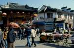 Strassenszene in der Altstadt von Shanghai im November 2002