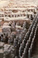 Soldaten der Terrakotta-Armee im Mausoleum  etwa 36 Kilometer nordstlich von Xi’an in Zentralchina.