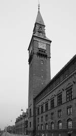 Der Turm des im nationalromantischen Stil errichtete Rathaus von Kopenhagen.