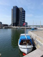 Struer, Hochhaus am Ved Fjorden Hafen (25.07.2019) 