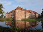 Hadsund, Schloss Visborggaard, Renaissanceschloss erbaut von 1575 bis 1576, Ostflgel erbaut 1748, Westflgel von 1796 (22.09.2020)