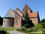 Sæby, evangelische Kirche, romanisches Kirchenschiff und Chor aus Feld- und Schwemmsteinen (17.07.2021)