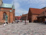 Ribe, Hauptplatz Torvet mit der Statue von Hans Adolph Brorson (09.06.2018)