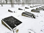 Auf dem Friedhof in Christiansfeld (Nordschleswig/Snderjylland) werden die Menschen nach Geschlechtern getrennt beerdigt, alle Grber sind nach Osten ausgerichtet.