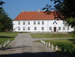 Nyhuse, Schloss Wedellsborg, zweigeschossig mit rotem Walmdach, erbaut im 17.
