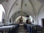 Orbak, Innenraum mit Altar in der Ev.