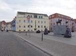 Sonderborg, 2,30 Meter hohe Bronzeskulptur Butt im Griff des deutschen Literaturnobelpreistrgers Gnter Grass am Slotsbakken (20.07.2019)