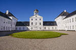 Schloss Gravenstein (dänisch: Gråsten Slot) ist die Sommerresidenz des dänischen Königshauses.